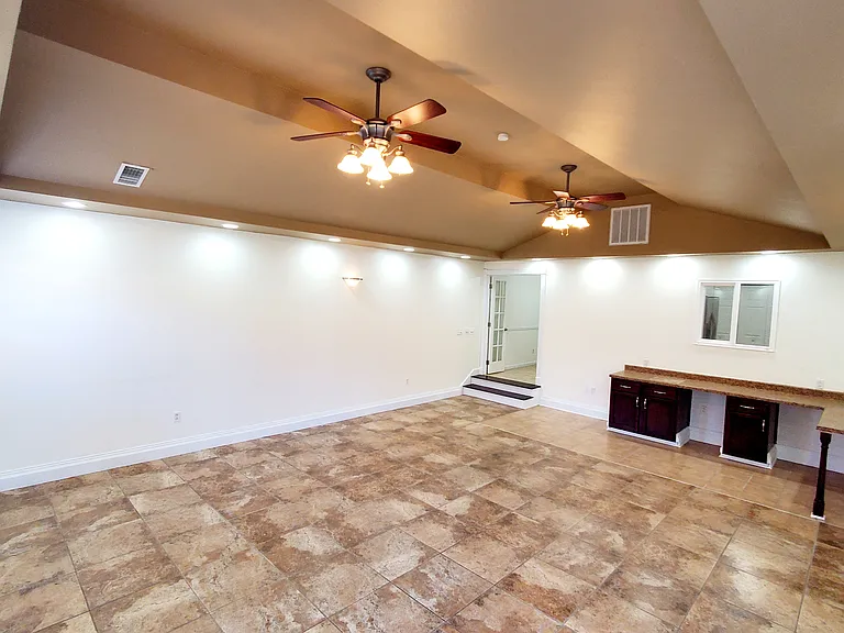 89 Spring Grove Dr — Photo 4
