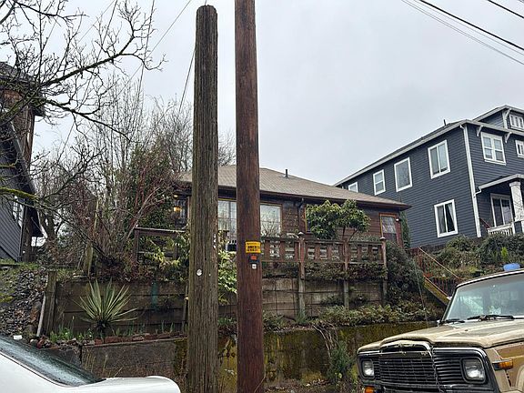 3rd image of 507 NE Cook St