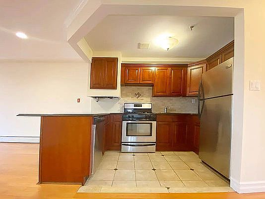 2nd image of 25-52 33rd St