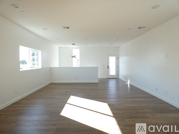 5th image of 6032 Craner Ave #6034.5
