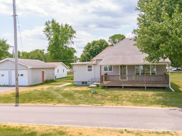 120 N Hickory St, Cullom, IL 60929
