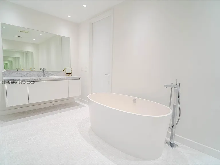700 NE 26th Ter #2602 — Photo 31
