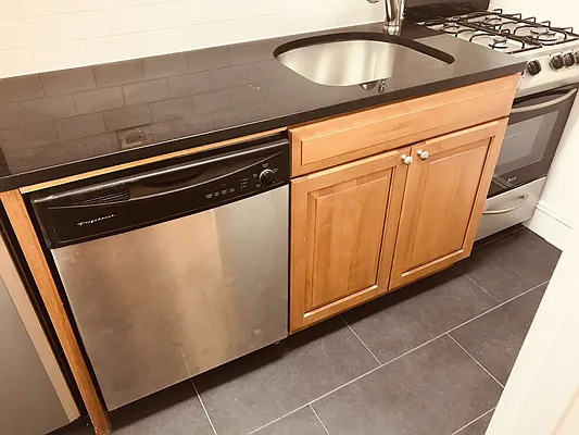 Rented by Metropolis Real Estate of Manhattan | media 7