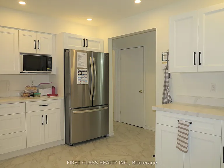 4 Meridene Cres E — Photo 11