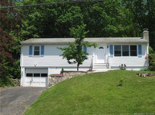 14 Buckskin Heights Dr, Danbury, CT 06811