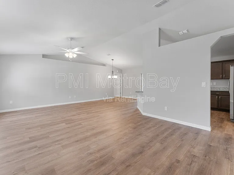 9461 N Sandree Dr — Photo 20