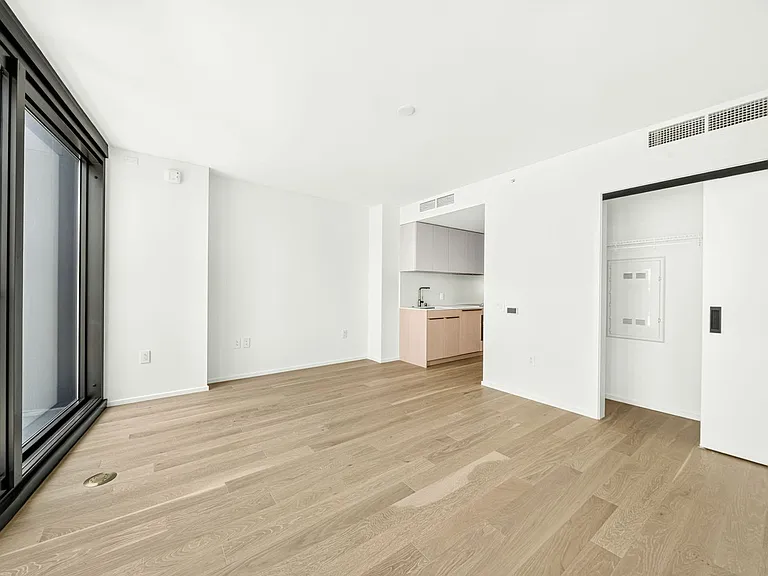 333 Ward Ave #622 — Photo 4