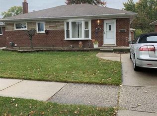 22936 Rosedale St, Saint Clair Shores, MI 48080