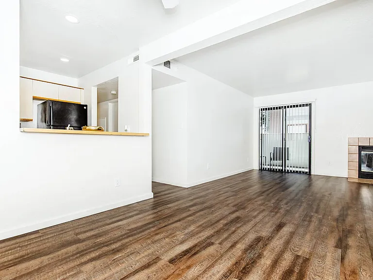 Victoria Square Apartments — Photo 30