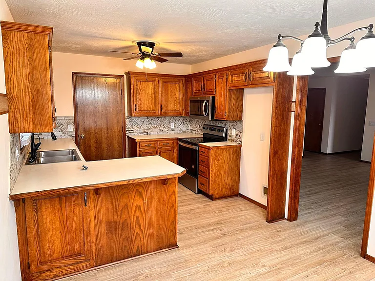 3139 W Roxbury St — Photo 4