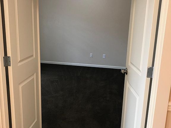 Front bedroom/office