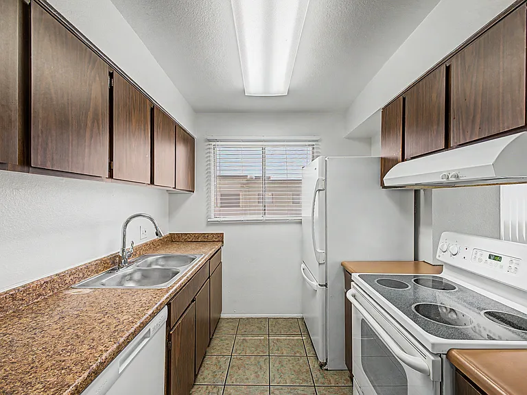 5905 N 48th Ave — Photo 10