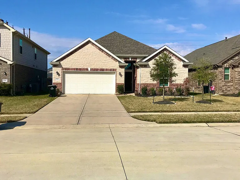 1702 Claire Creek Ct — Photo 4
