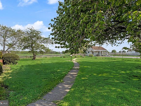 4th image of 53 Arneys Mount Rd