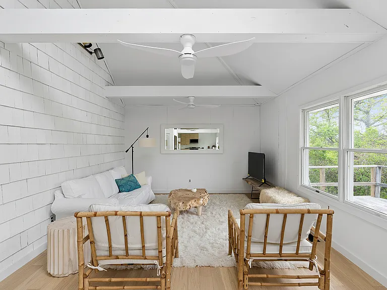 34 Seaside Ave — Photo 4