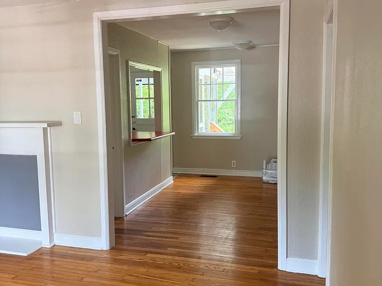 502 Frank St — Photo 10