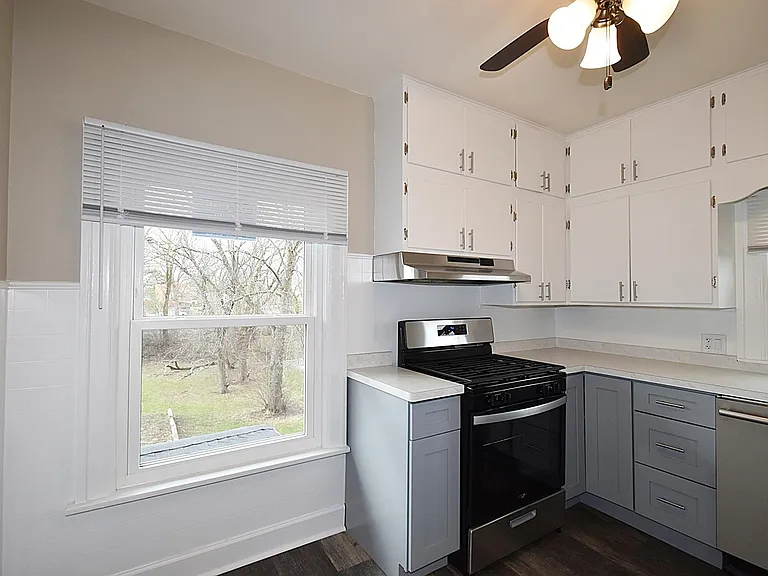 359 W Saint Charles Rd #B — Photo 9