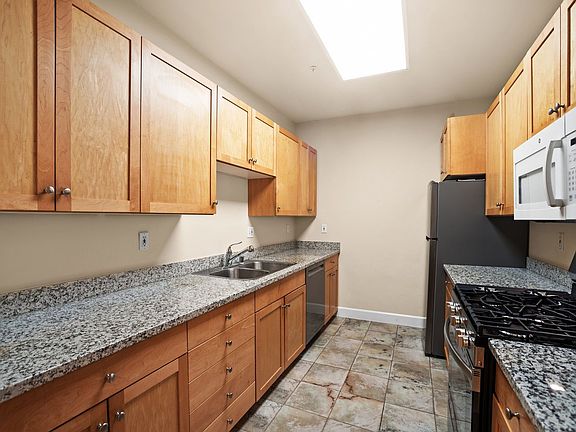 4th image of 1100 Portland Ave APT 205