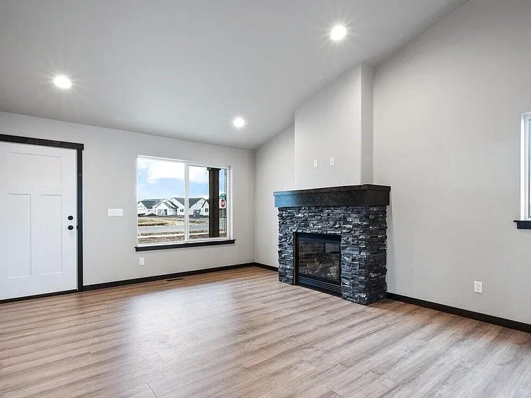 3884 N Abel Ln — Photo 2