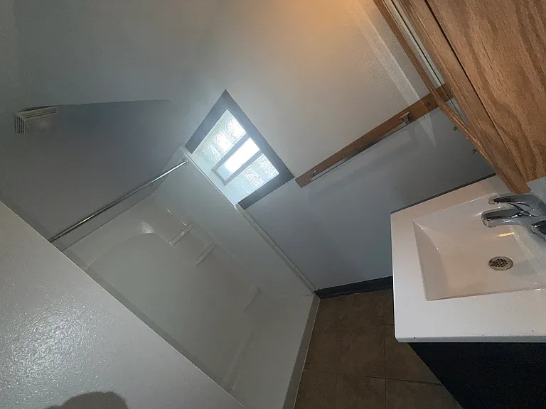 1516 W Highland Ave — Photo 15