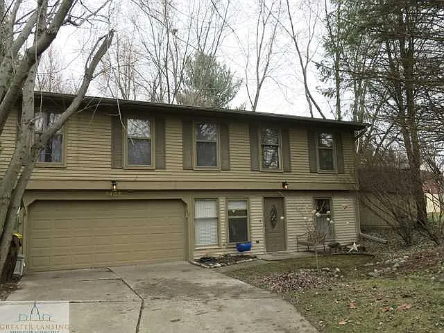 1406 Larkwood Dr photo 1