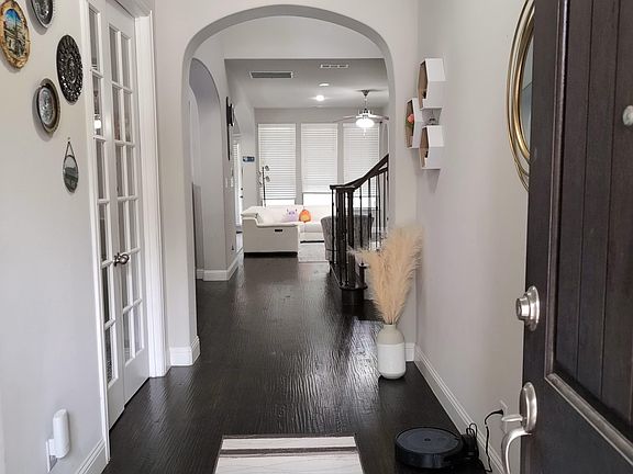 2nd image of 646 Banbury Rd