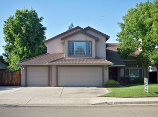 2063 Cromwell Ave, Clovis, CA 93611