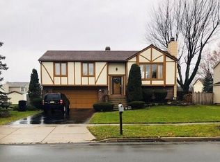 11 Ravenwood Dr, Lancaster, NY 14086