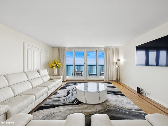 5th image of 1212 N Lake Shore Dr APT 11BN