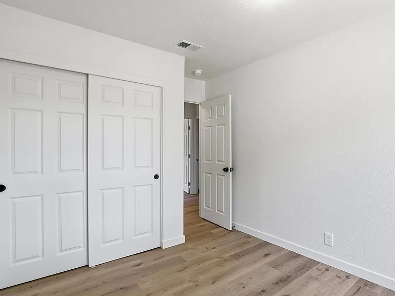 635 Glenview Ct — Photo 9
