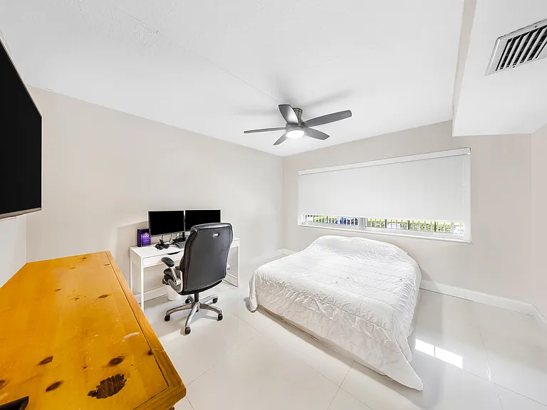 4261 W Palm Aire Dr #204 — Photo 20
