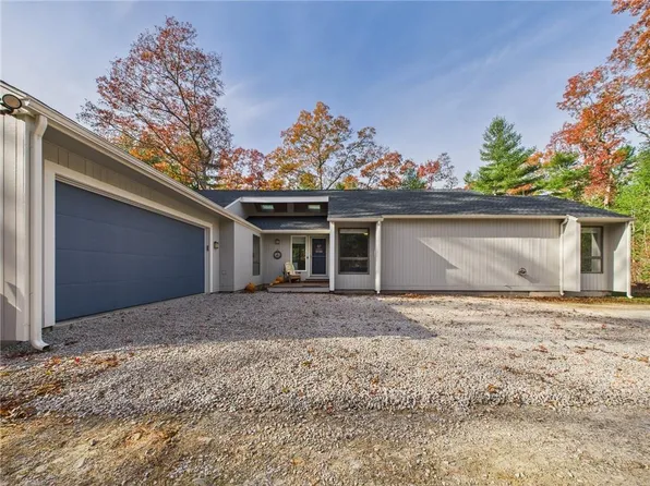 22 Deer Run Rd, Richmond, RI 02812