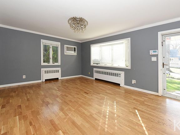 4th image of 3 Melview Ct