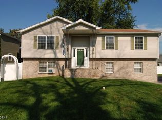 11 Waterside Dr, Lake Hopatcong, NJ 07849