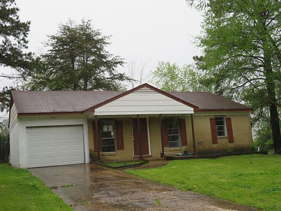 3rd image of 3010 Briarwood Dr