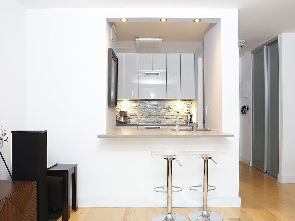 1st image of 275 Greenwich St APT 9F