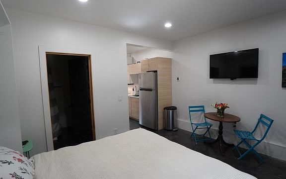 5th image of 667C E Kelly Ave #C