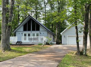 530 Robinhood Dr, Hubbard Lake, MI 49747