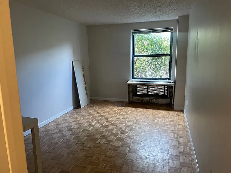 225 E 6th St #6-C — Photo 1