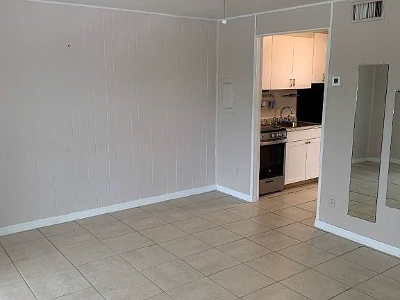 3rd image of 2428 Palm Ridge Rd