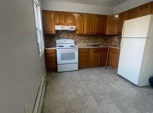 64 3rd St, Elizabethport, NJ 07206