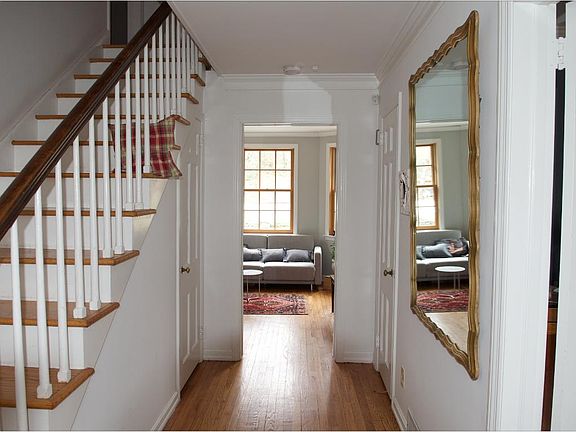 Foyer 1st Fl