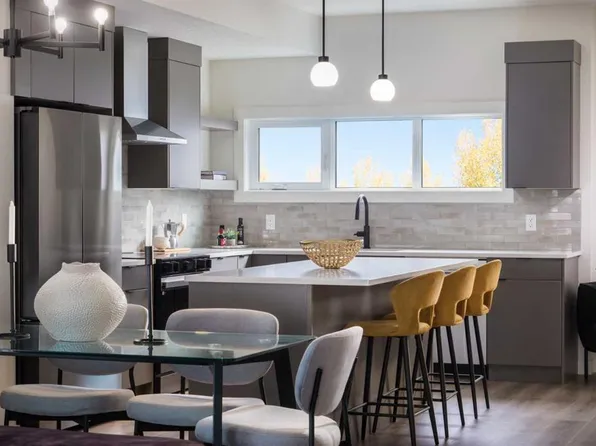 195 NE Belvedere Dr SE #501, Calgary, AB T2A 7L5