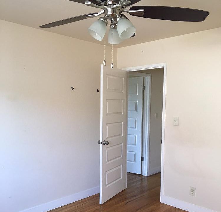 1st image of 912 Desert Isle Dr
