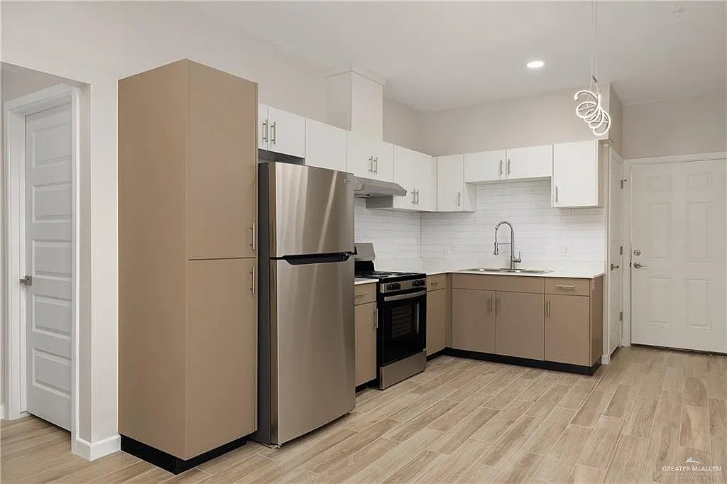2 bed, 2.0 bath, 828 sqft, $1,150 — Photo 3