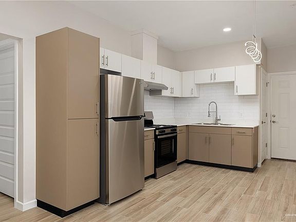 3rd image of 5327 Vision St #C