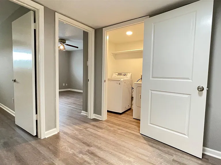 403 N Post Oak Ln #403 — Photo 9