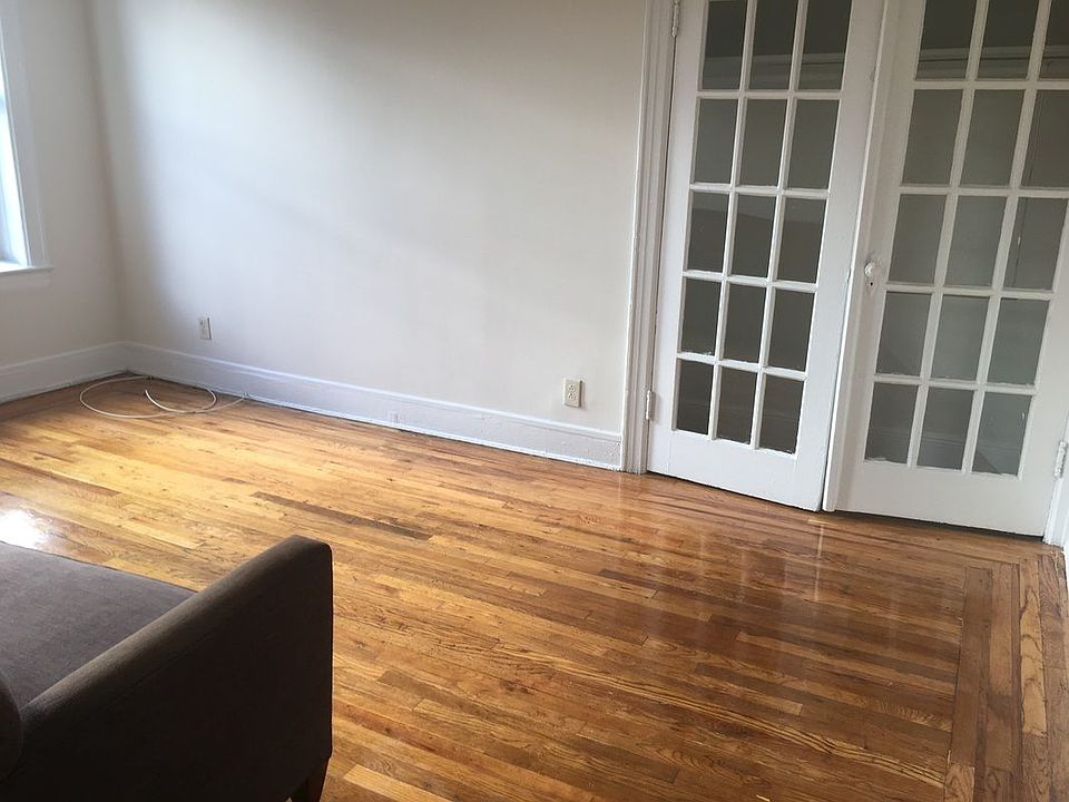 2nd image of 2314 28th St APT C3