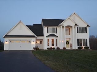 33 Black Cedar Dr, Rochester, NY 14624