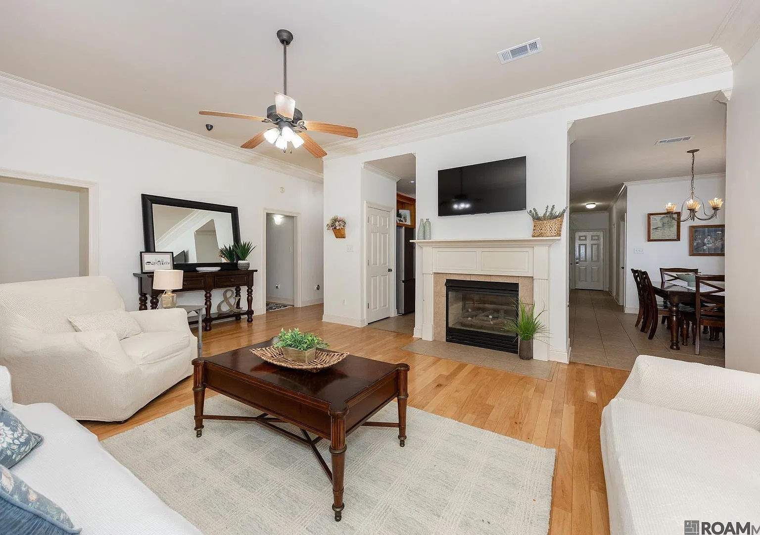 4 bed, 1976 sqft, $2,900 — Photo 4
